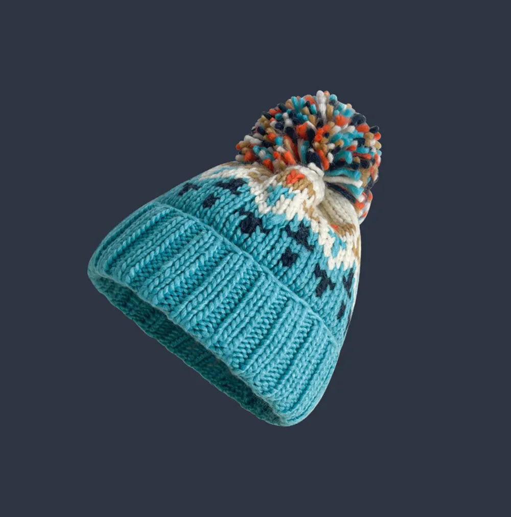 Daisy – Cozy Snowflake Pom Beanie