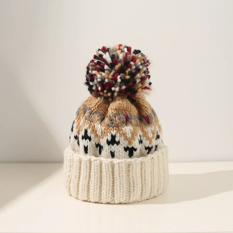 Daisy – Cozy Snowflake Pom Beanie
