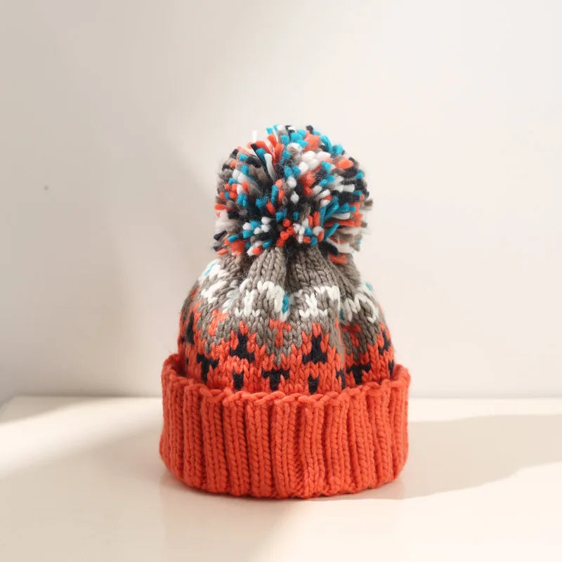 Daisy – Cozy Snowflake Pom Beanie