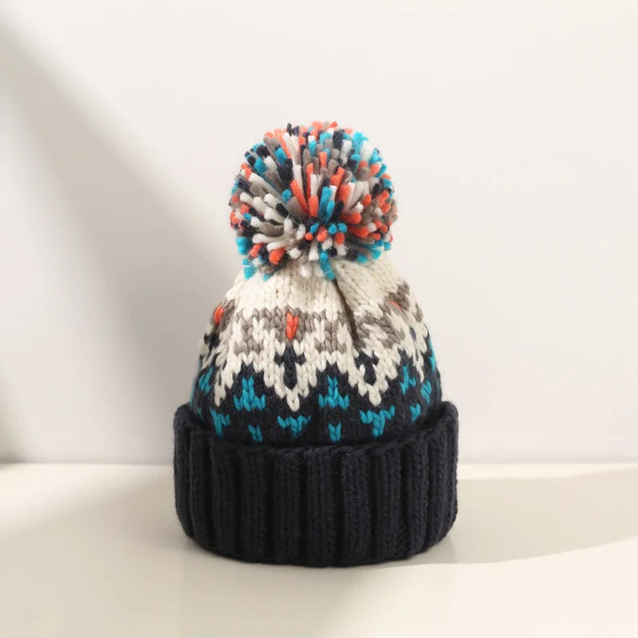 Daisy – Cozy Snowflake Pom Beanie